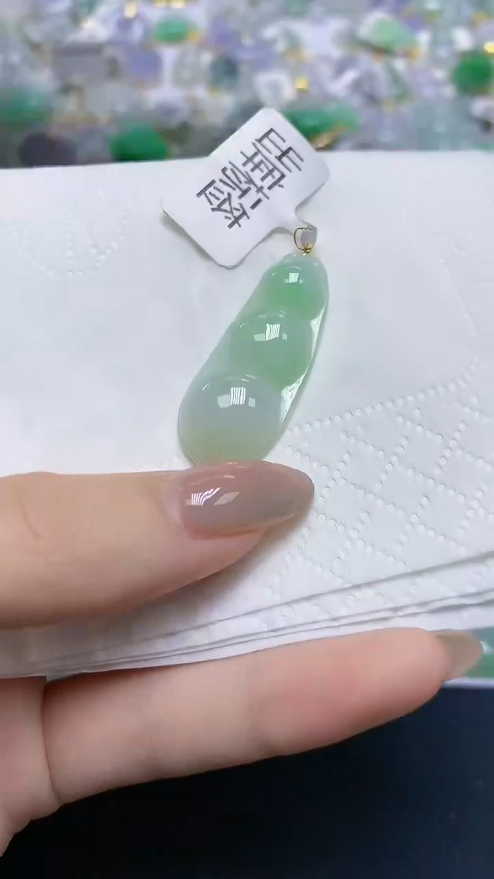 翡翠18K金镶嵌颈饰天然缅甸A货翡翠