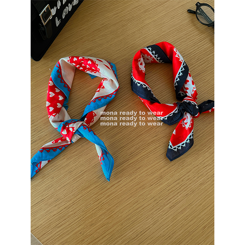 【Mona张绮贤】MONA 印花心形花朵 丝巾小方巾 O125P01557