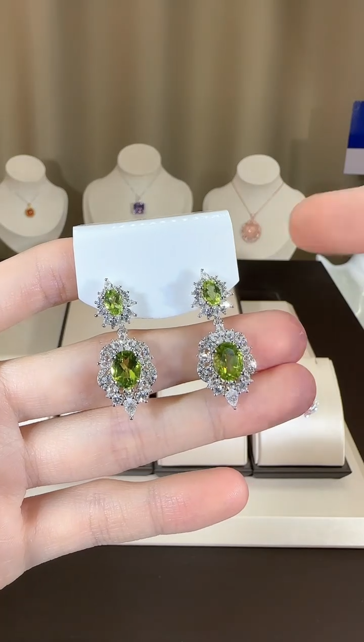 【闪购商品】橄榄石耳饰银S925镶嵌10*8mm耳坠