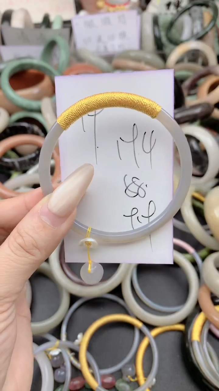 未镶嵌手镯石英质玉194