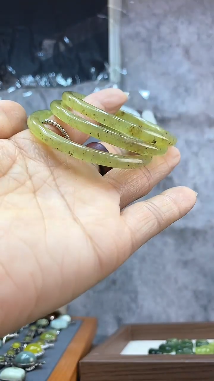 【闪购商品】岫玉手镯未镶嵌多样性发货其中之一