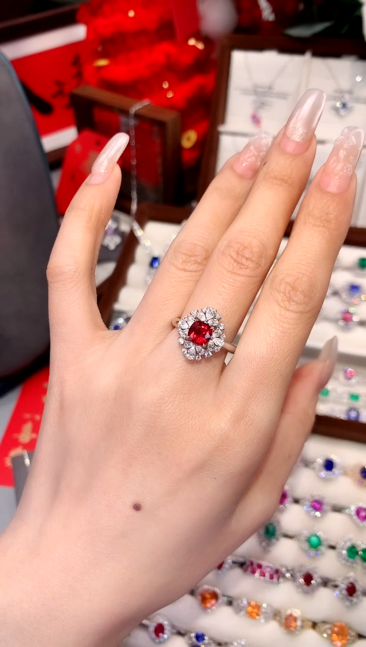 【闪购商品】尖晶石戒指18K金镶嵌1.05ct/天然宝石/七天无理由