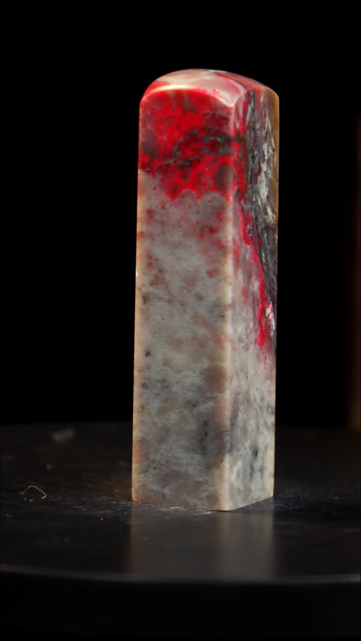 鸡血石牛角冻鸡血石