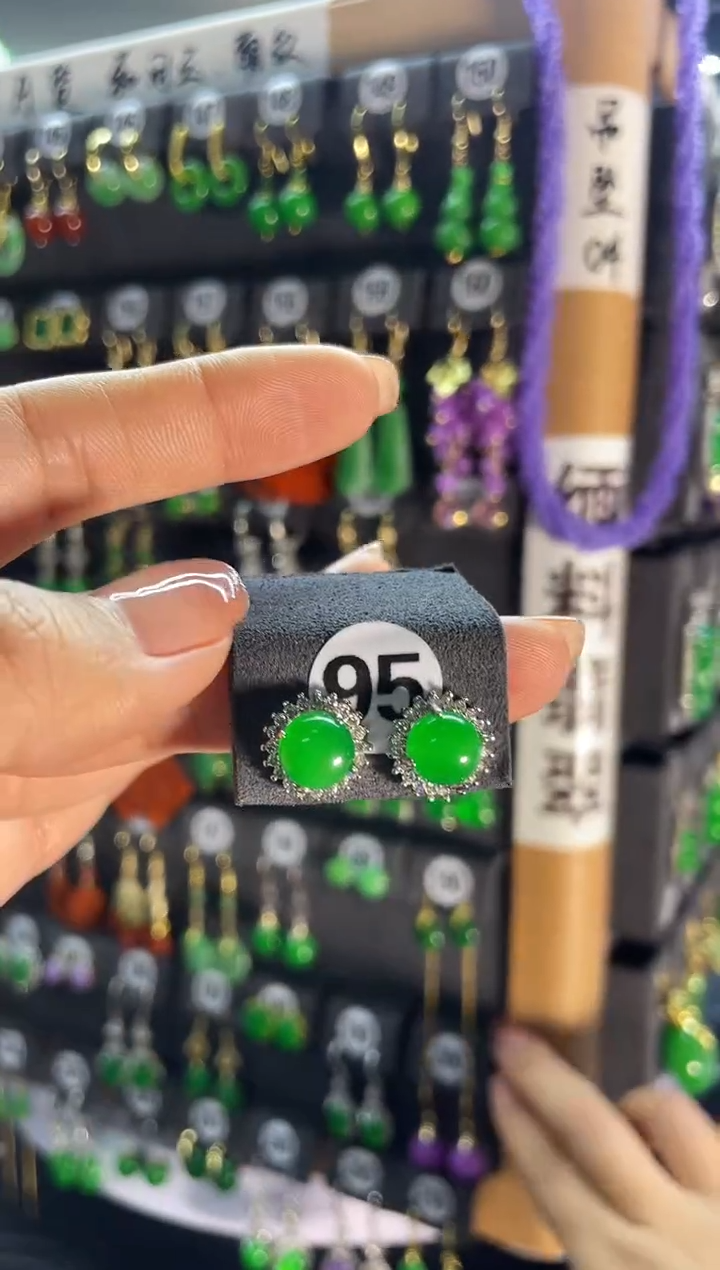 【闪购商品】翡翠耳饰银S925镶嵌95...