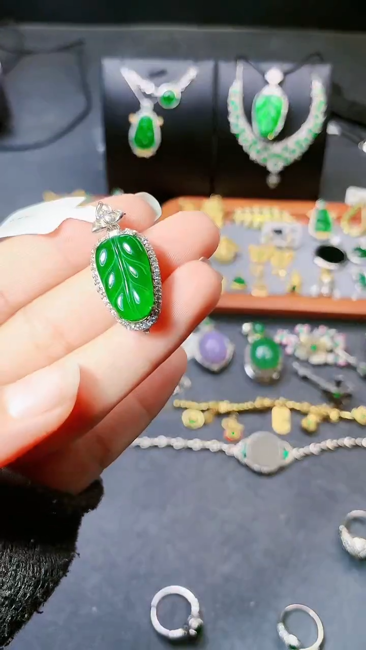 【闪购商品】翡翠颈饰银S925镶嵌吊坠