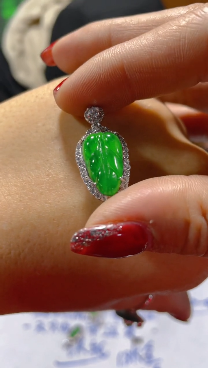 【闪购商品】翡翠颈饰未镶嵌天然A货翡多样性发货拍一发一