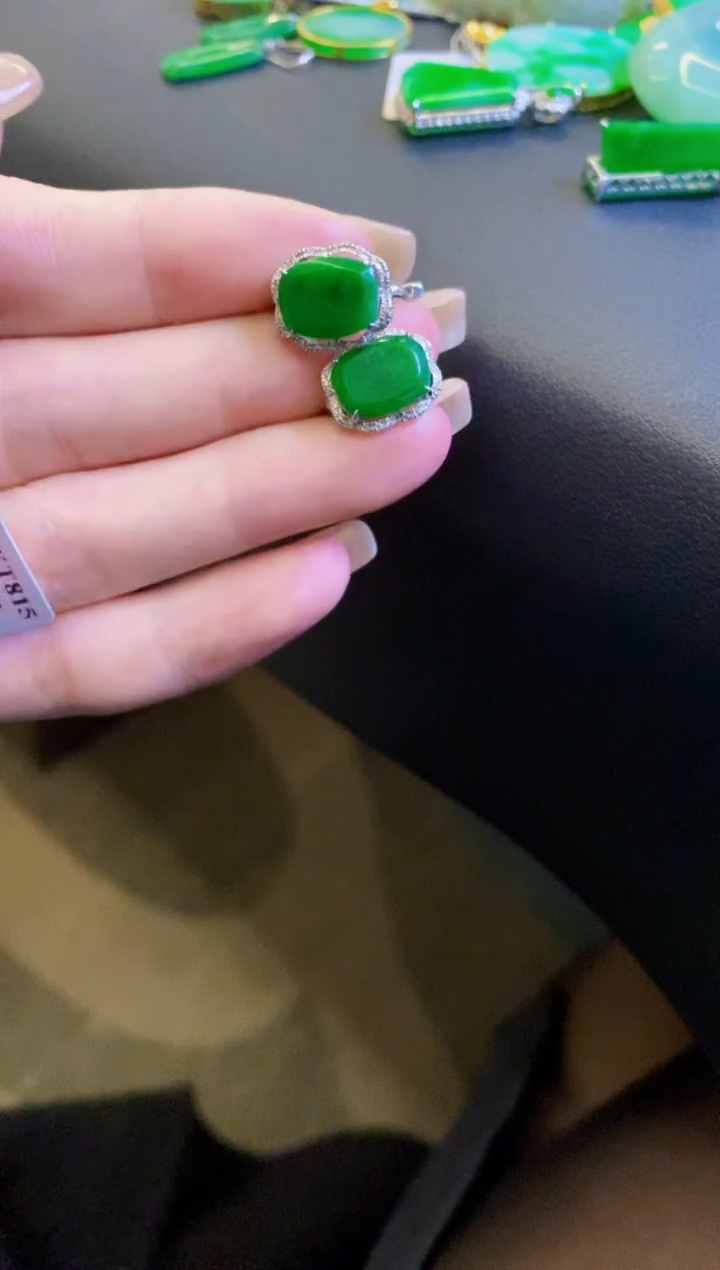 【闪购商品】翡翠颈饰18K金镶嵌耳坠