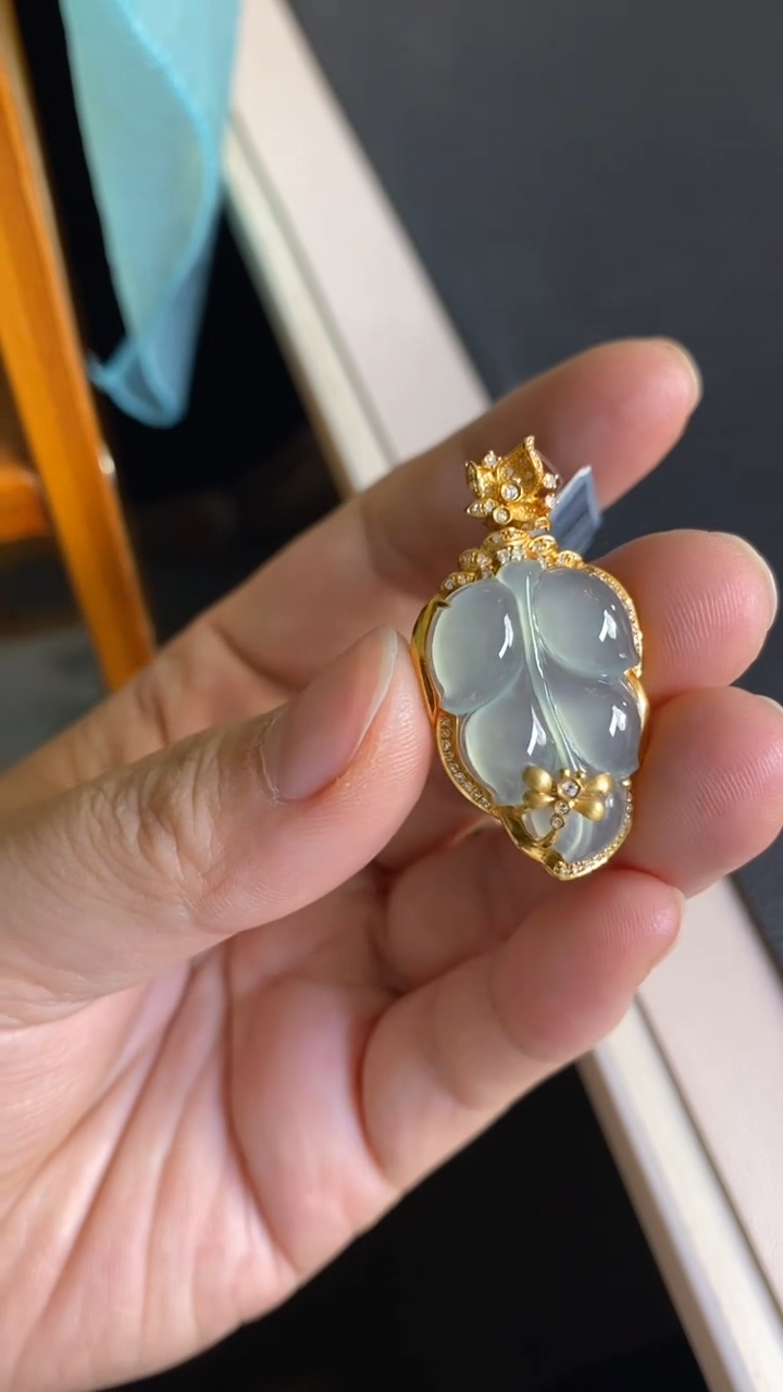 颈饰18K金镶嵌翡翠?****宝40274