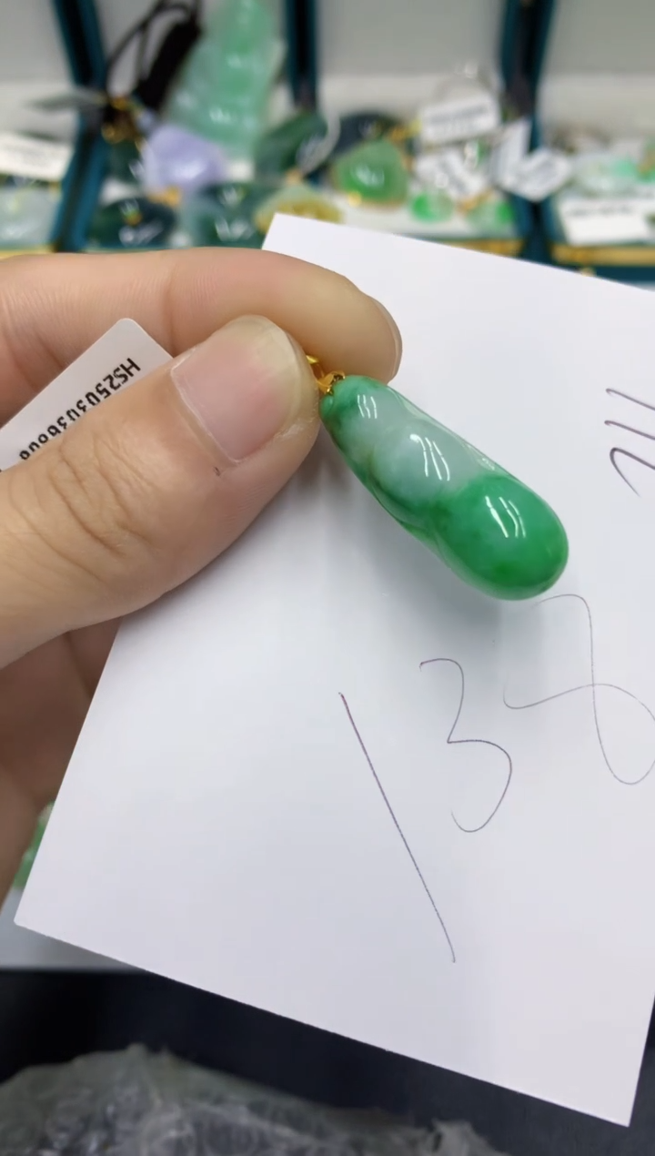 翡翠18K金镶嵌颈饰翡翠