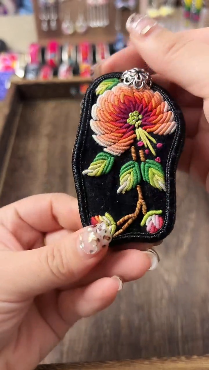 【闪购商品】织绣民族风老绣饰品506