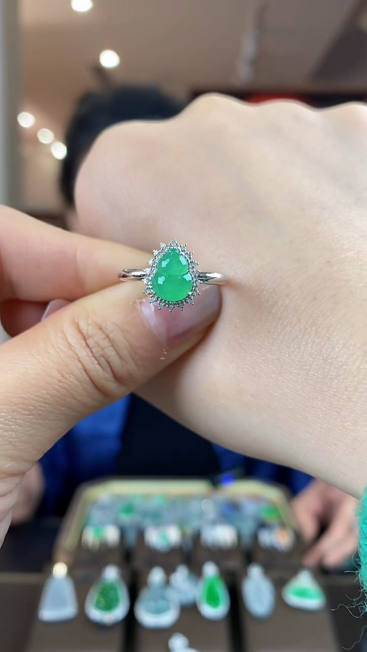 【闪购商品】翡翠戒指18K金镶嵌翡翠戒指