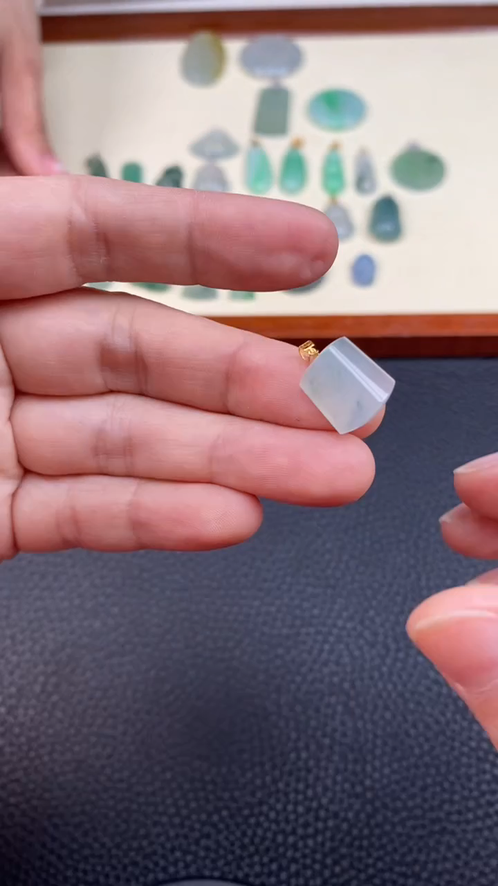 【闪购商品】翡翠颈饰18K金镶嵌天然A货翡翠