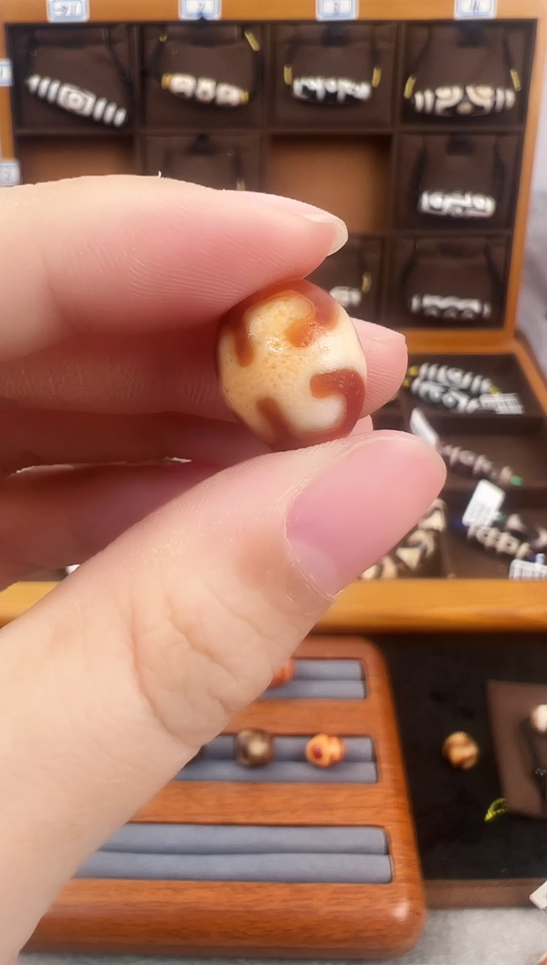 玛瑙/玉髓（覆膜）颈饰未镶嵌185.（微瑕）