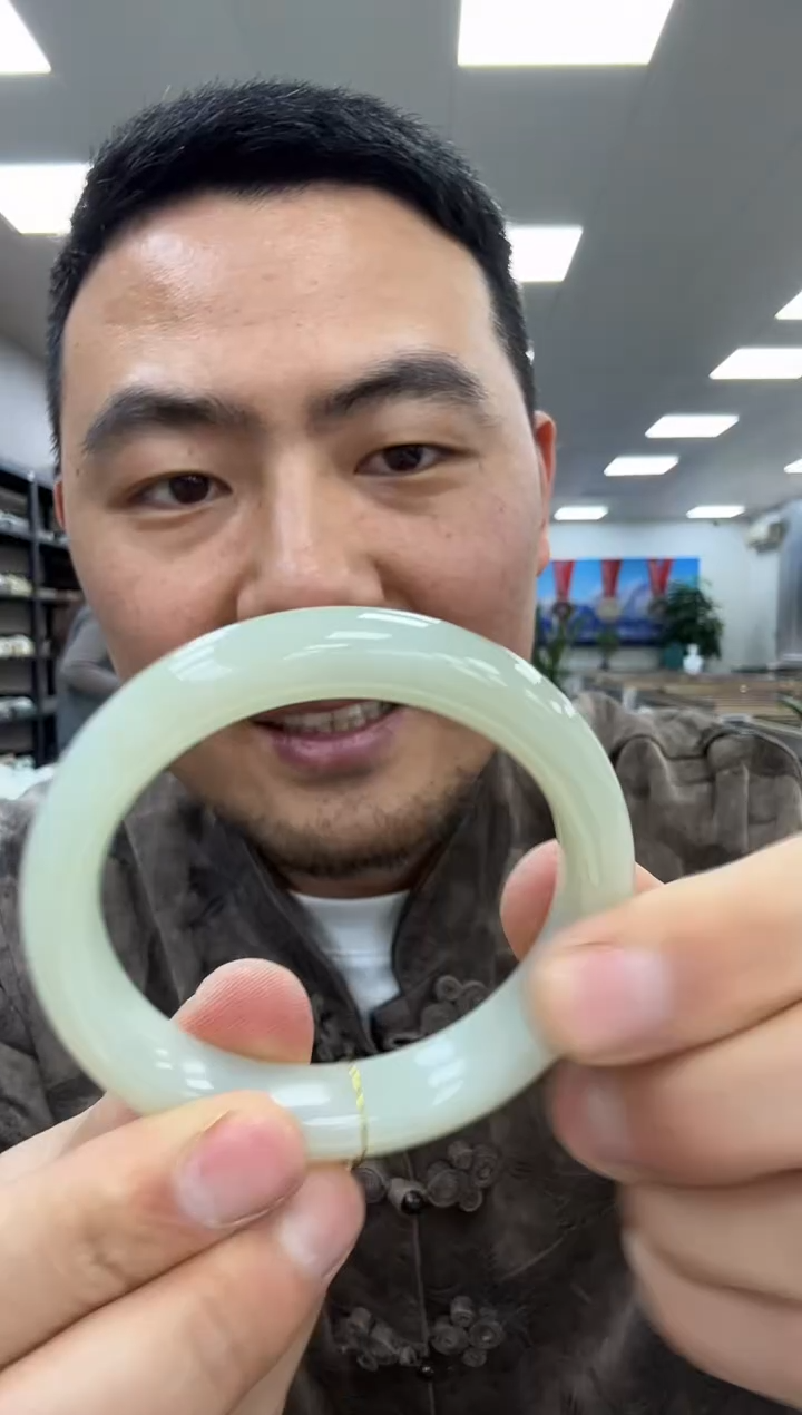 【闪购商品】和田玉手镯未镶嵌55-56  891且末