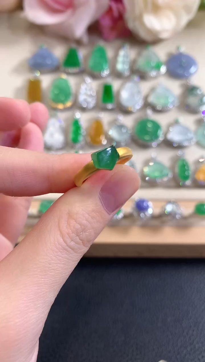 18K金镶嵌戒指翡翠冬日珠宝Q43