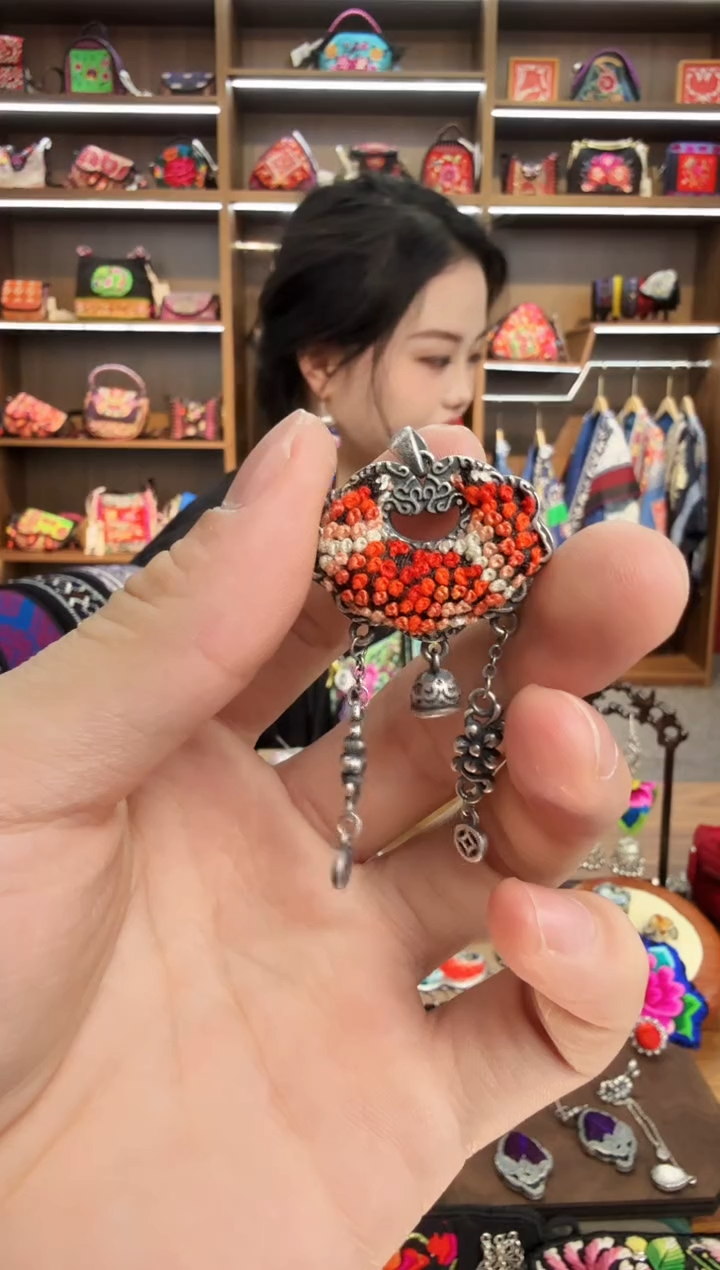 【闪购商品】织绣96蒙阿苏苗绣传承