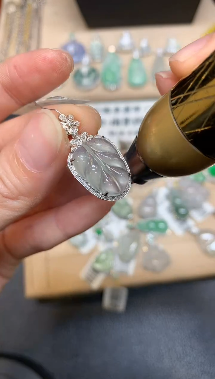 【闪购商品】翡翠颈饰18K金镶嵌树叶【无服务费