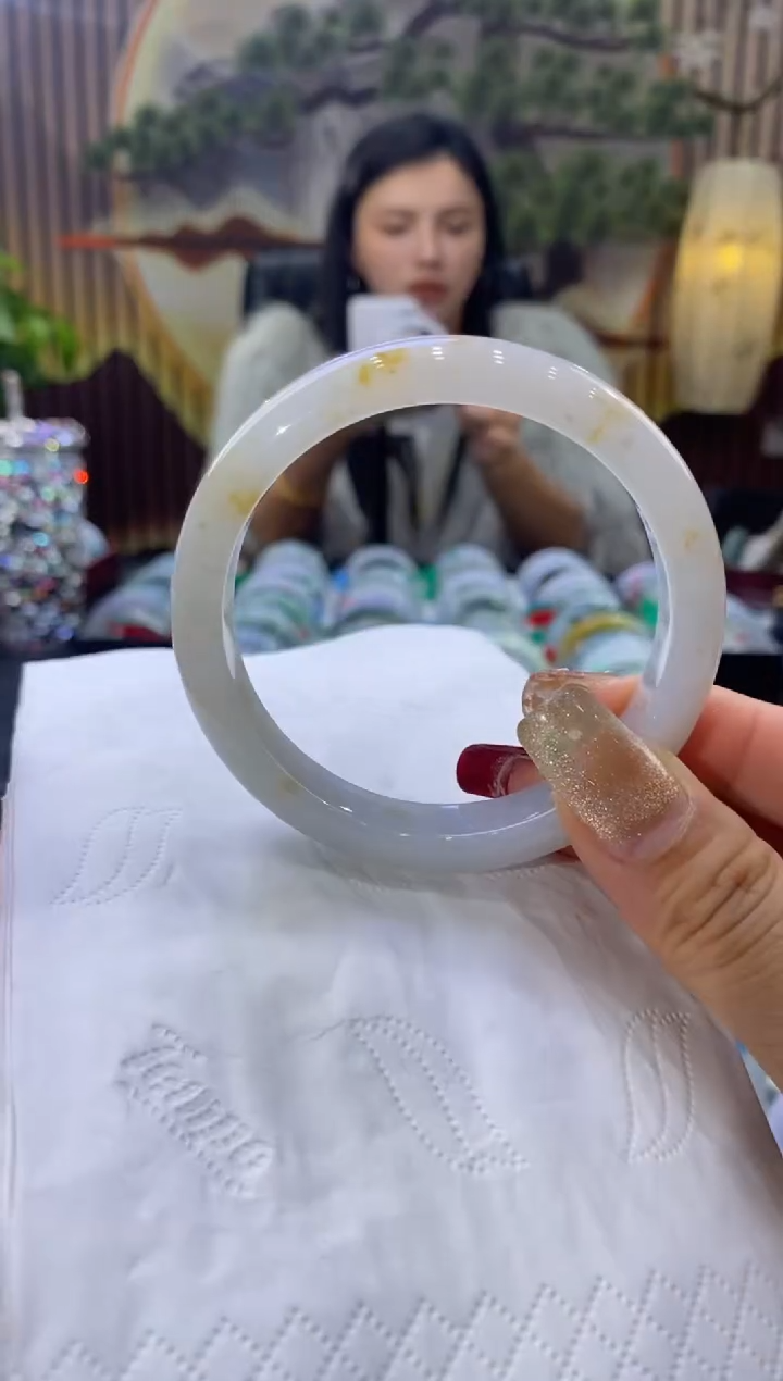 【闪购商品】翡翠手镯未镶嵌多人06598