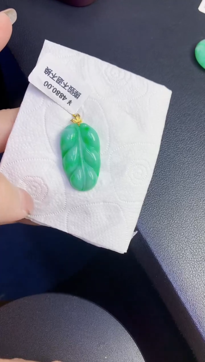 颈饰18K金镶嵌翡翠缅甸天然翡翠A货