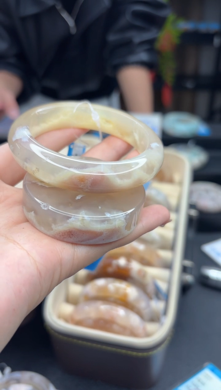 【闪购商品】石英质玉手镯未镶嵌2035（56圈赠送镯心）