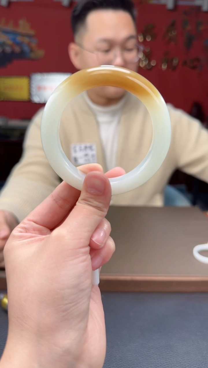 【闪购商品】和田玉.未镶嵌且末糖白镯51-61