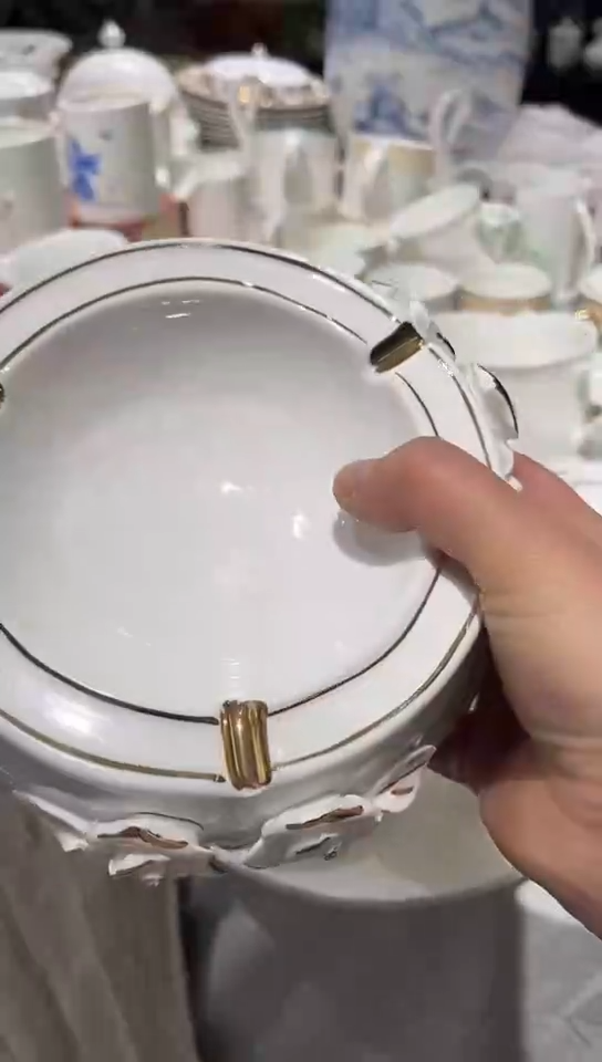 瓷开**乐微瑕烟灰缸1个