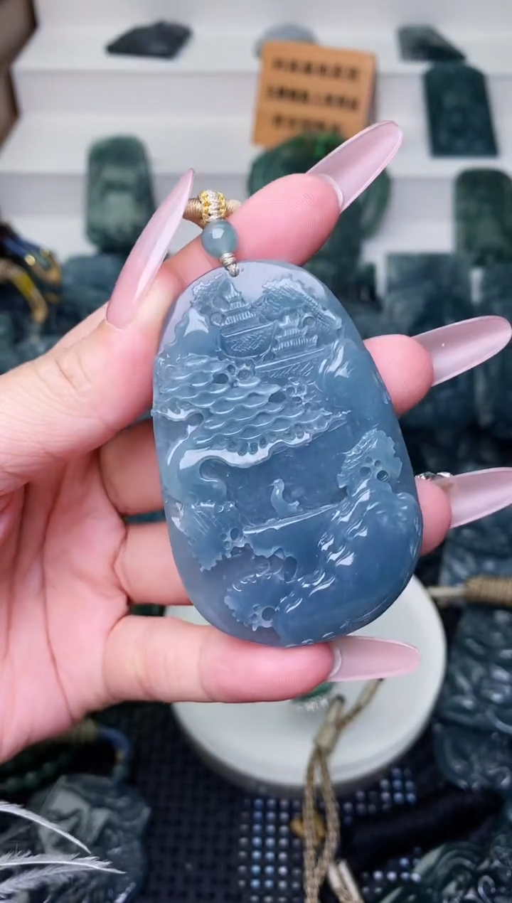 颈饰未镶嵌翡翠 