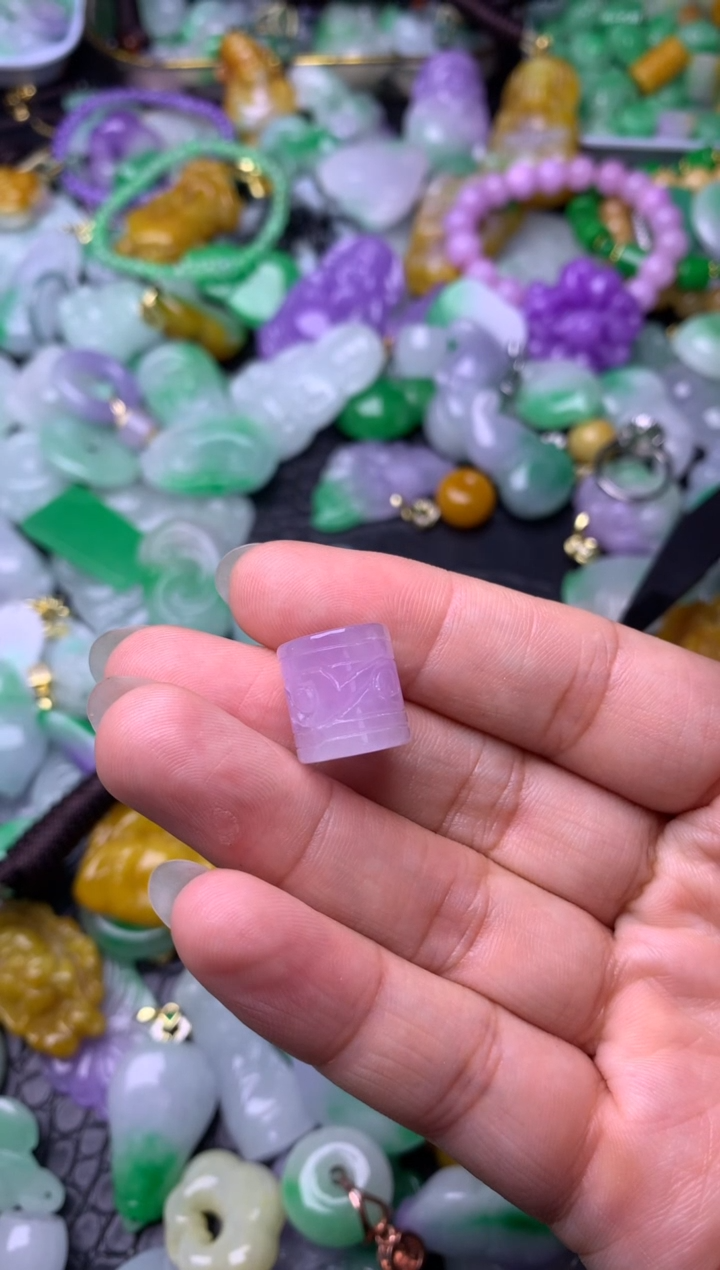 颈饰未镶嵌翡翠缅甸翡翠吊坠