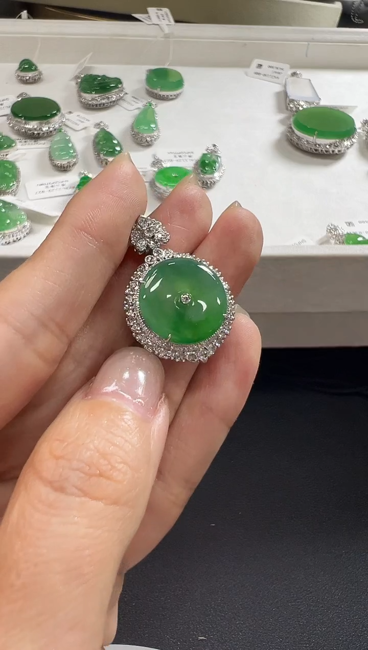 颈饰18K金镶嵌翡翠KYAL1129-024