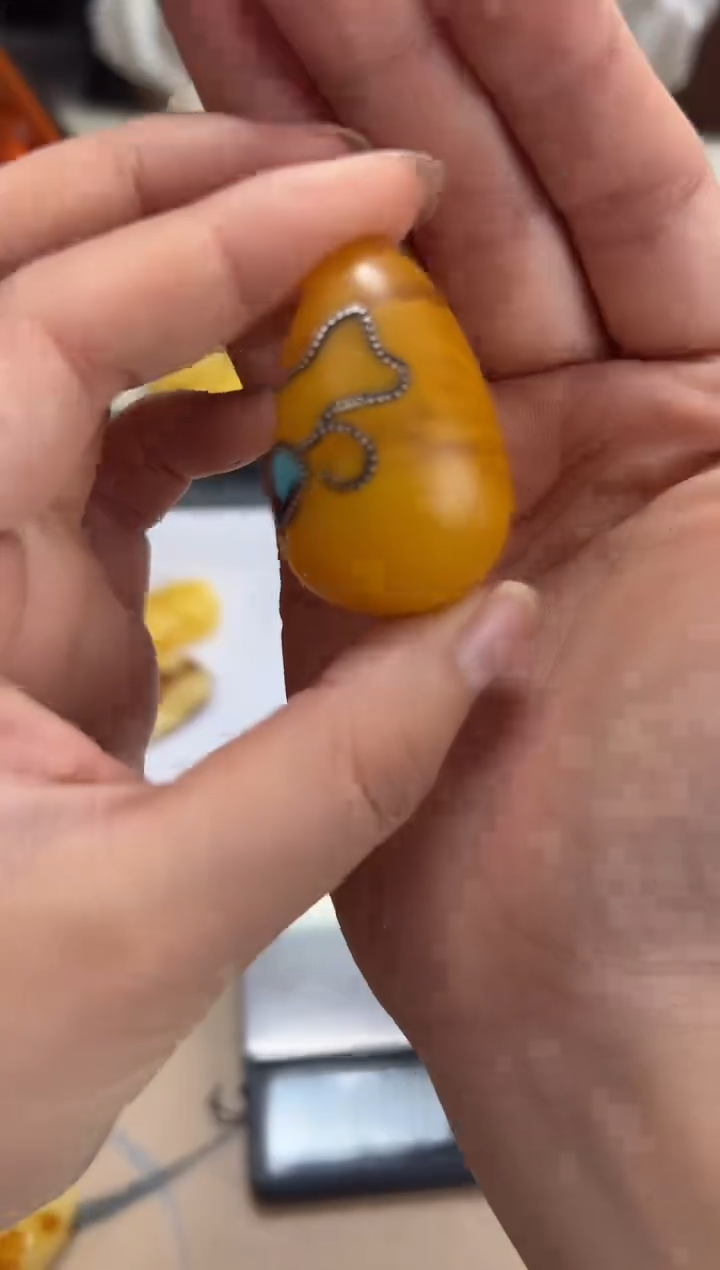 【闪购商品】琥珀裸石未镶嵌蜜蜡吊坠