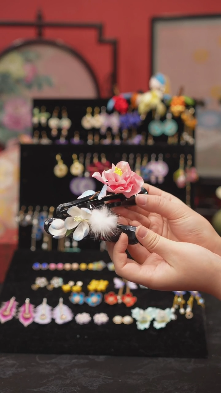 刺绣l****n非遗绒花手工饰品