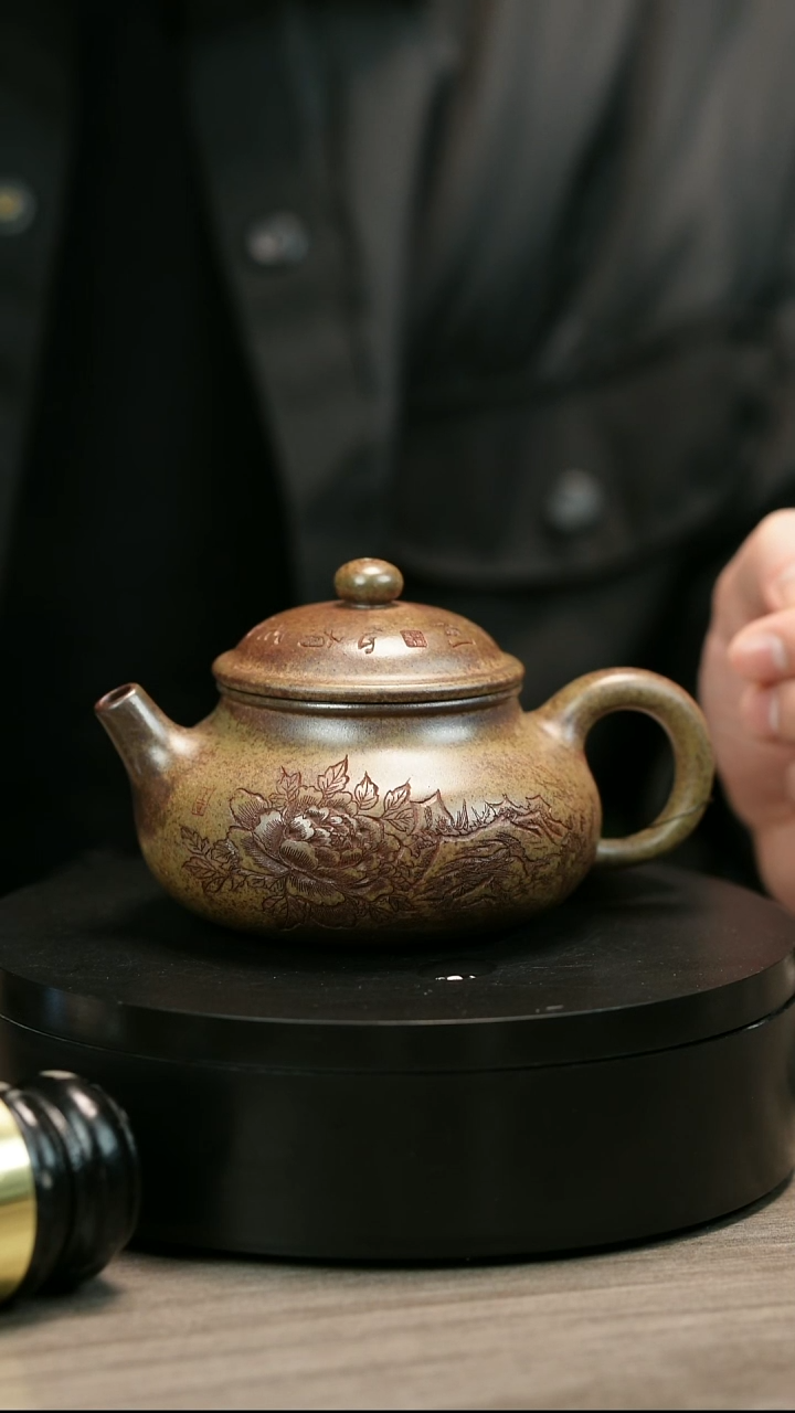 茶壶紫砂清****。H2467李琴段泥牡丹容天