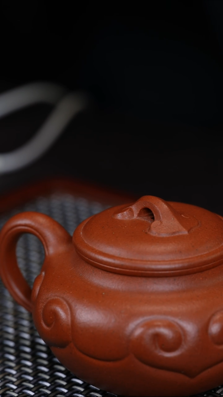 【闪购商品】紫砂茶壶180 红泥 仿古如意