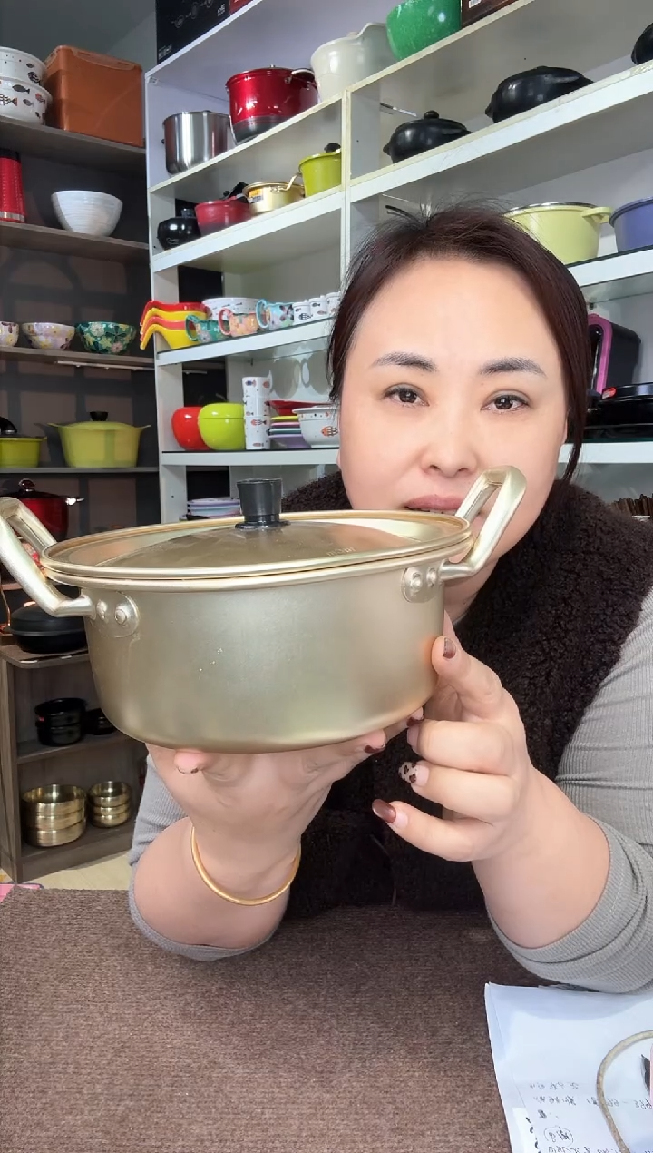 老**太拉面锅（微瑕）