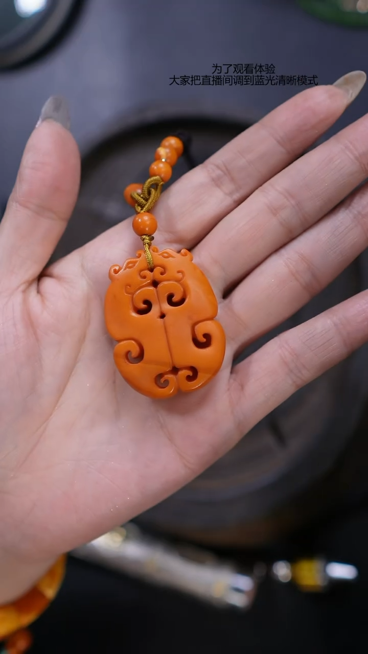 【闪购商品】未镶嵌琥珀裸石老蜡雕刻件