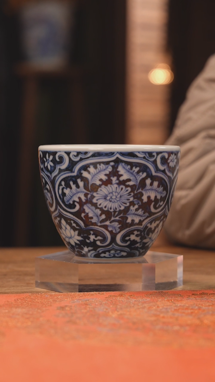 【闪购商品】杯余志剑造  蓝地缠枝花卉缸杯