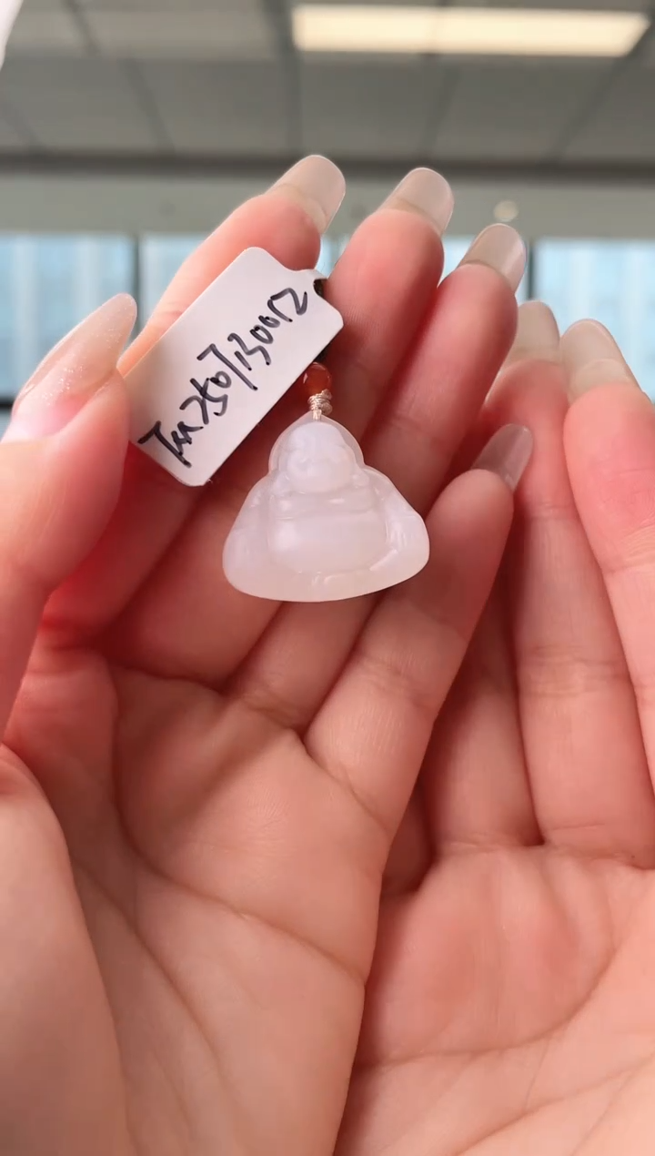 颈饰未镶嵌和田玉坐佛 p