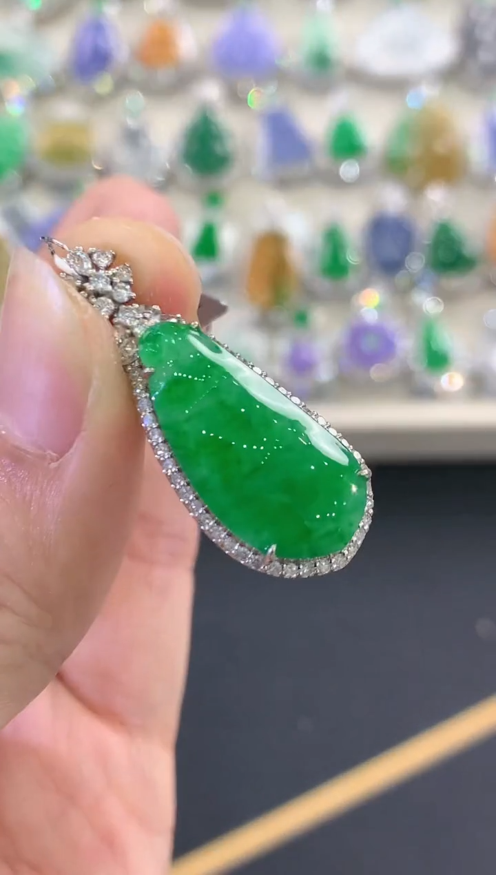 【闪购商品】翡翠吊坠(不含链)18K金镶嵌c139