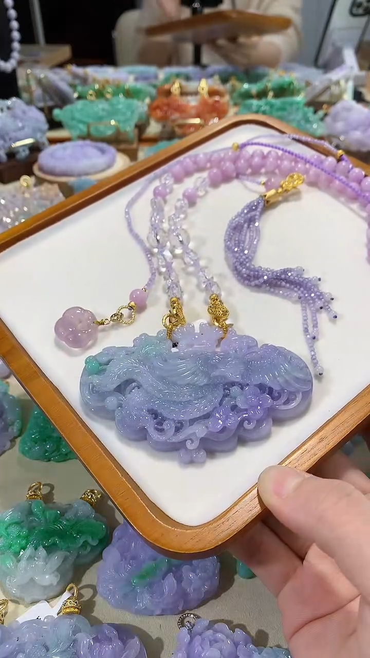 颈饰未镶嵌翡翠吊坠