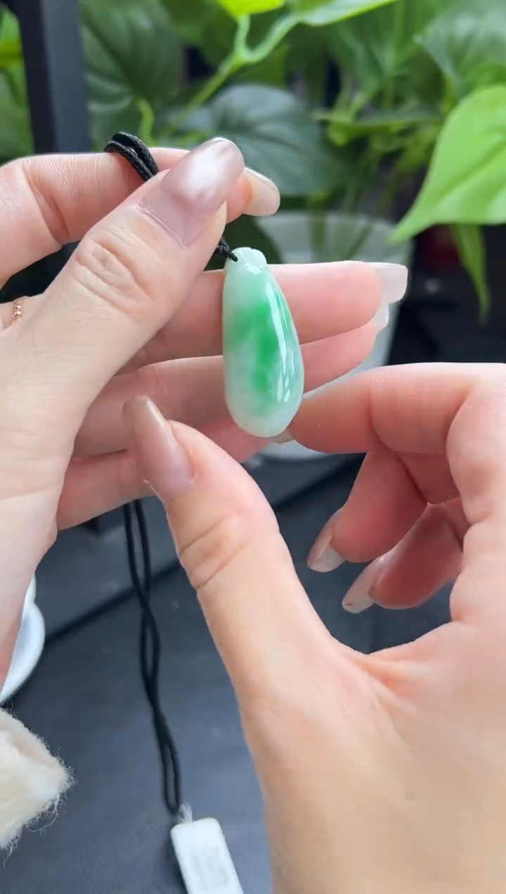 【闪购商品】翡翠颈饰未镶嵌福瓜