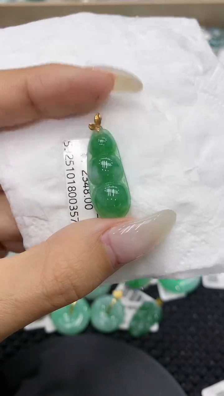 颈饰18K金镶嵌翡翠111111111111