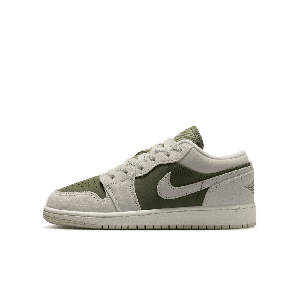 Nike/耐克 AJ1 BG 大童女子低帮毛茸茸白绿休闲板鞋 HV4396-201