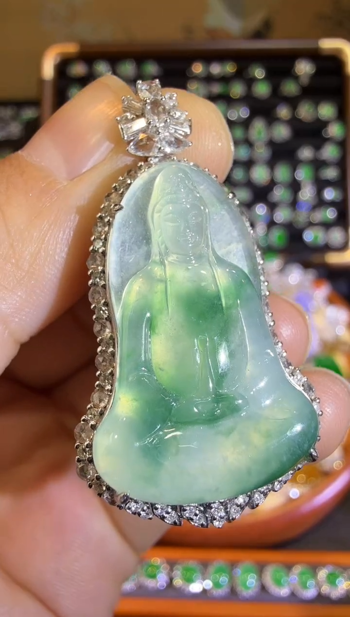 【闪购商品】翡翠吊坠(赠链)18K金镶嵌金丝绿宝瓶观音吊坠