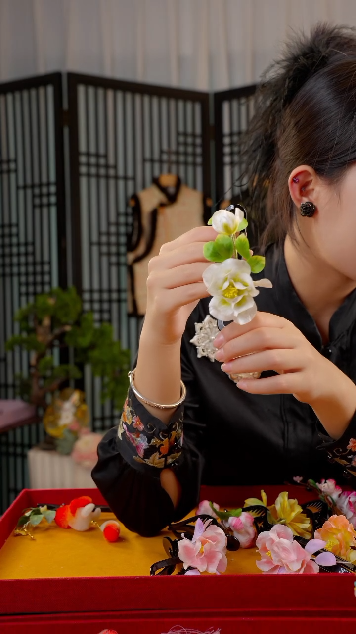 刺绣非遗绒花手工饰品