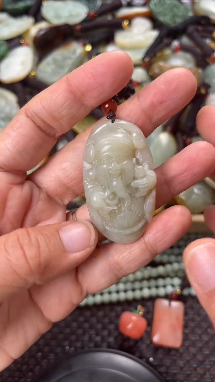 【闪购商品】和田玉颈饰未镶嵌多样性发货没有证书拍一发一有瑕