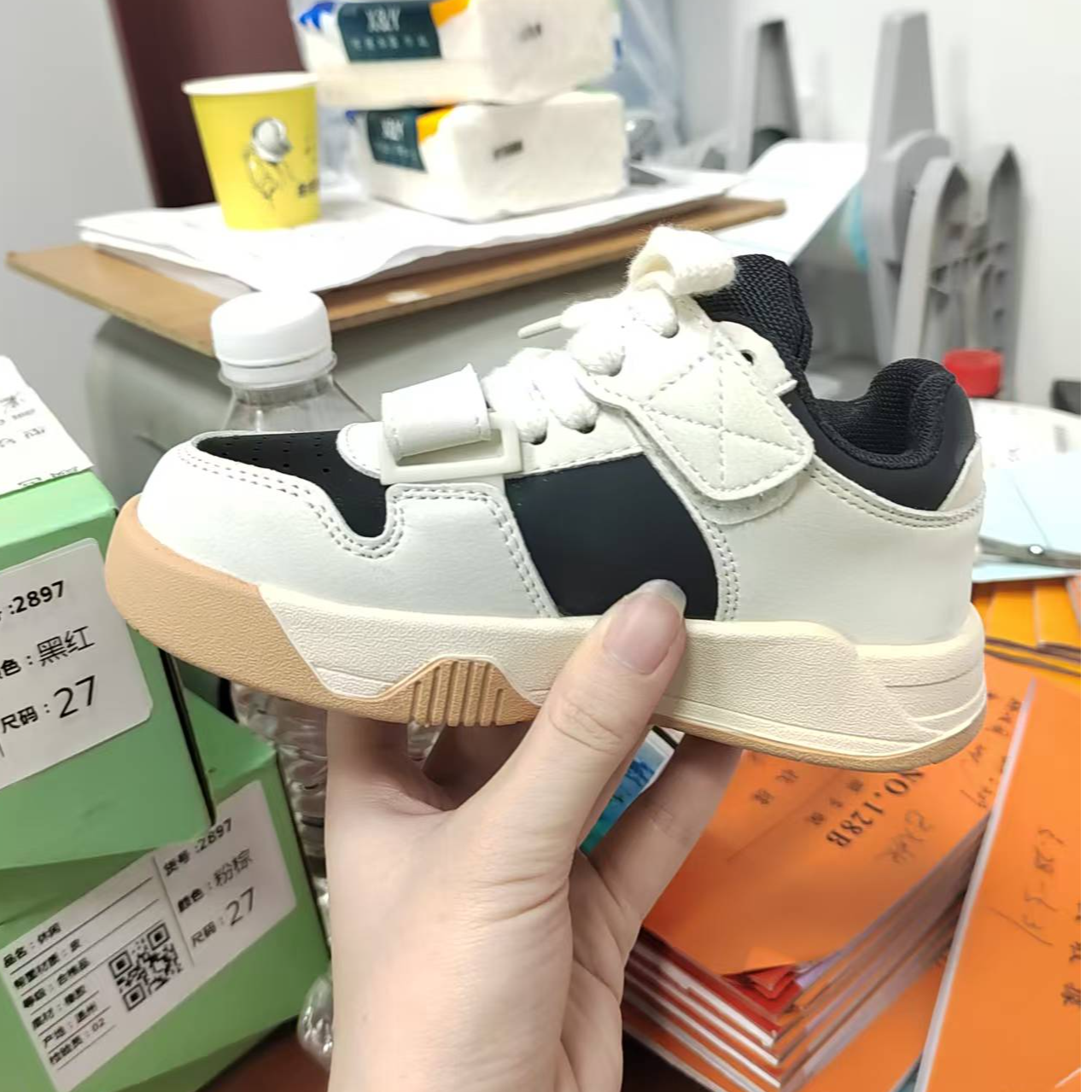 2897高端四季款舒适运动鞋黑红（温州童鞋）