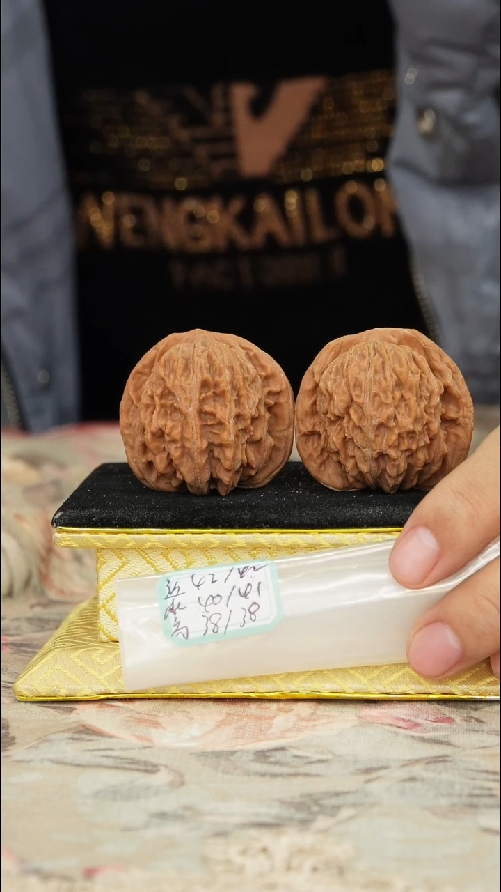 【闪购商品】文玩核桃吊坠一代楼