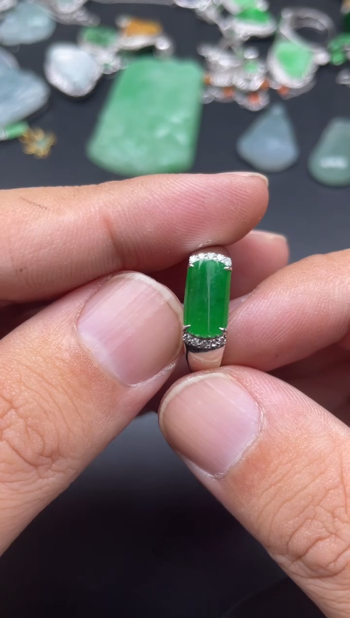 【闪购商品】翡翠耳饰18K金镶嵌FOCE寄售不退换