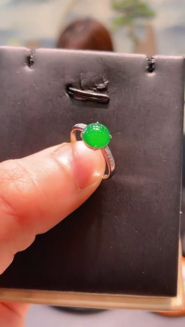 【闪购商品】翡翠颈饰18K金镶嵌A60戒指