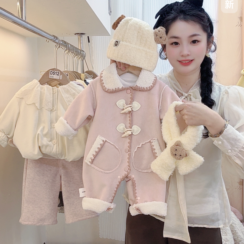 冬季女宝宝粉色牛角扣婴儿连体衣宝宝秋冬爬服冬季保暖加厚外出服